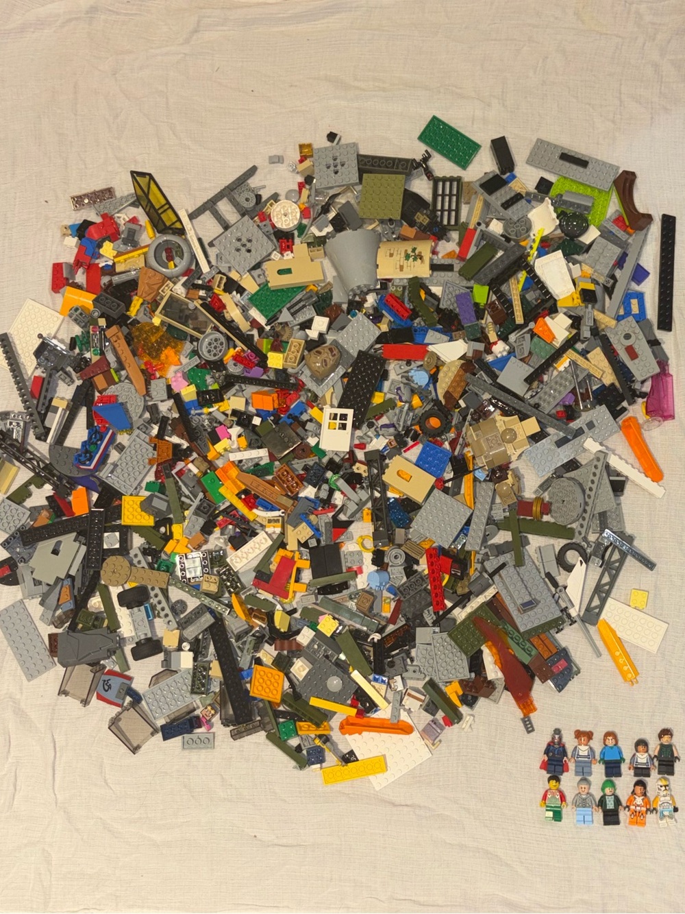 5 pounds of LEGO Mixed Bricks and Minifigures - Assorted Colors